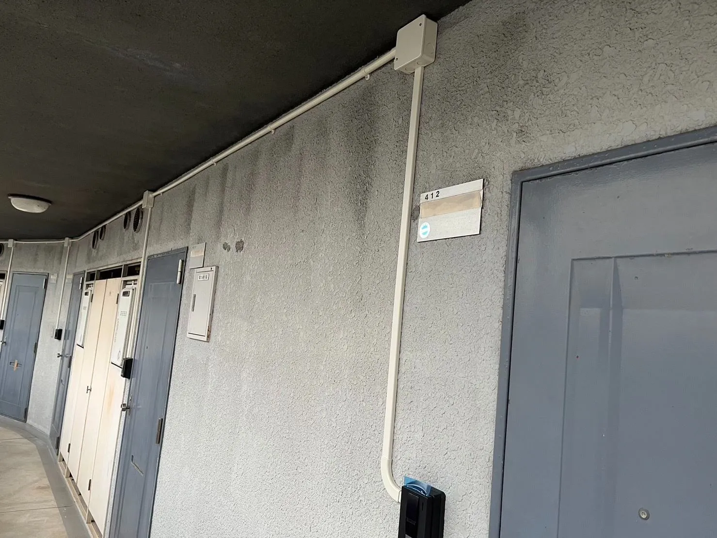 インターホン 露出HIVE(耐候性・耐衝撃性)配管屋外用モール工事